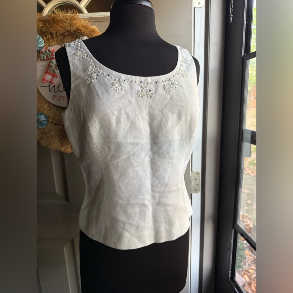 Tahari white beaded linen lined tank, size 8
